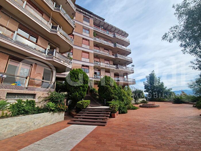 Appartamento trilocale in vendita in Via Ducezio, Messina