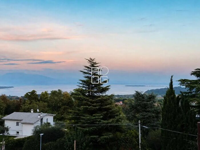 Appartamento quadrilocale in vendita in Via Sant'Anna, Lonato del Garda