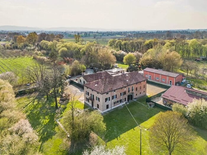 Casa con 14 locali in vendita in Via per San Faustino, Rubiera