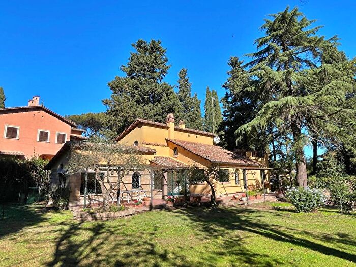 Casa con 6 locali in affitto in Appia Pignatelli, Roma