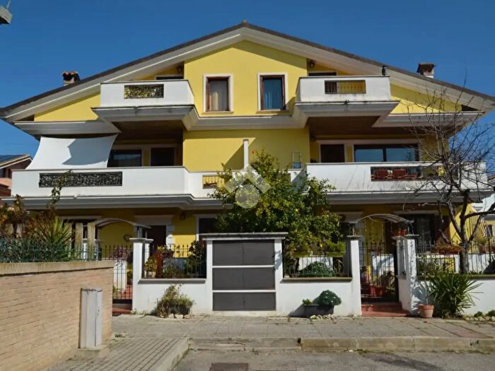 Appartamento con 5 locali in vendita in Viale Petruzzi, Citta SantAngelo