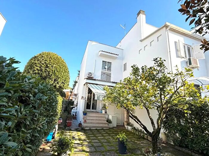 Casa quadrilocale in vendita in Via Padre Elia Carosi, Roma