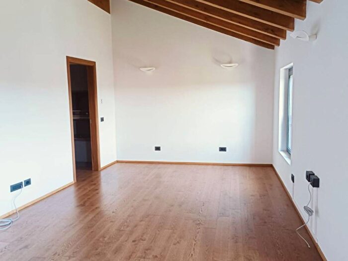 Appartamento trilocale in affitto in Via Giovanni Perotti, Centro, Trivolzio