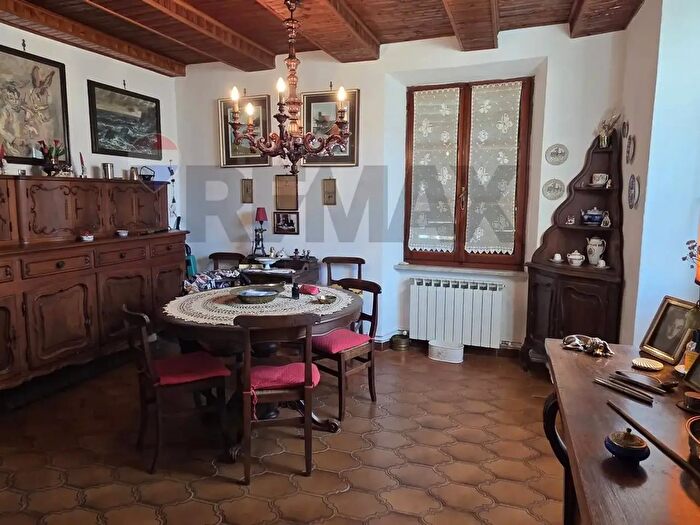 Appartamento con 6 locali in vendita in Brugnato