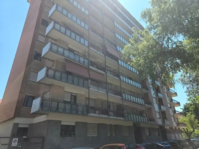 Appartamento trilocale in affitto in Via Sospello, Torino