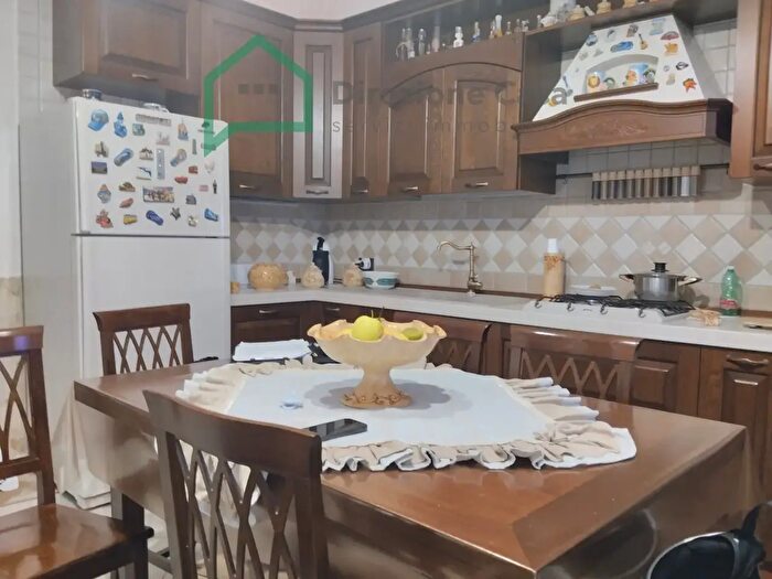 Appartamento trilocale in vendita in Via Penninata, Napoli