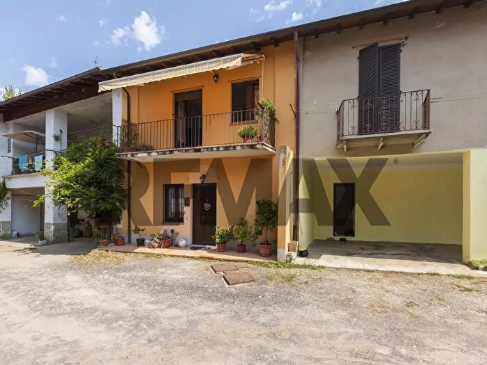Appartamento quadrilocale in vendita in Strada Stazione, Cocquio Trevisago