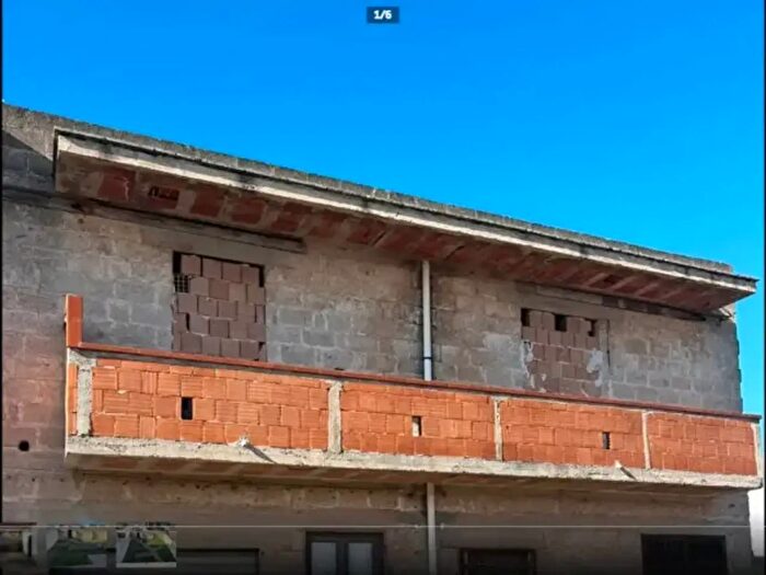 Casa con 6 locali in vendita in Via Martiri della Libertà, Pulsano