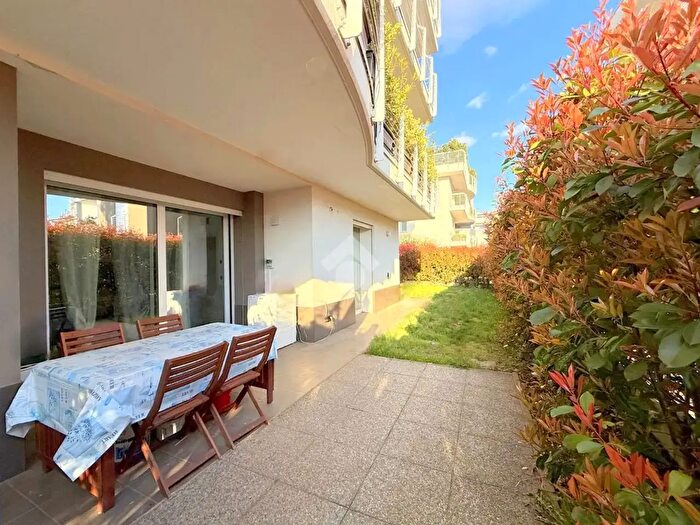 Appartamento trilocale in vendita in Via Manzoni, Caronno Pertusella