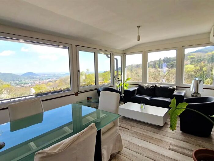 Casa con 7 locali in vendita in Torreglia