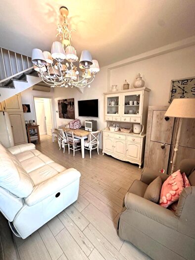 Casa con 6 locali in vendita in Forte Dei Marmi