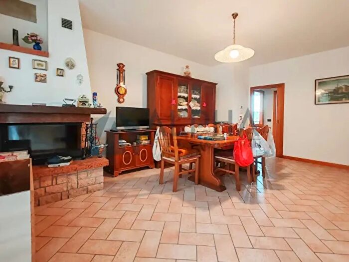 Appartamento trilocale in vendita in Via Spiaggia Borghi, Borghi