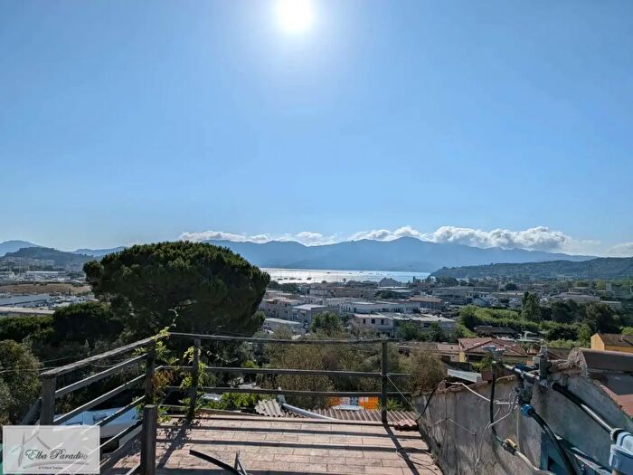 Casa con 8 locali in vendita in Via Val di Denari, Portoferraio