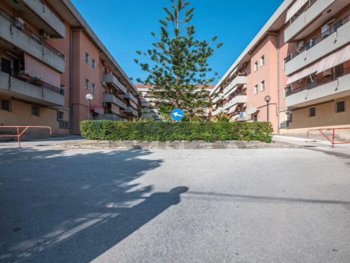 Appartamento con 6 locali in vendita in Via Salso, Priolo Gargallo