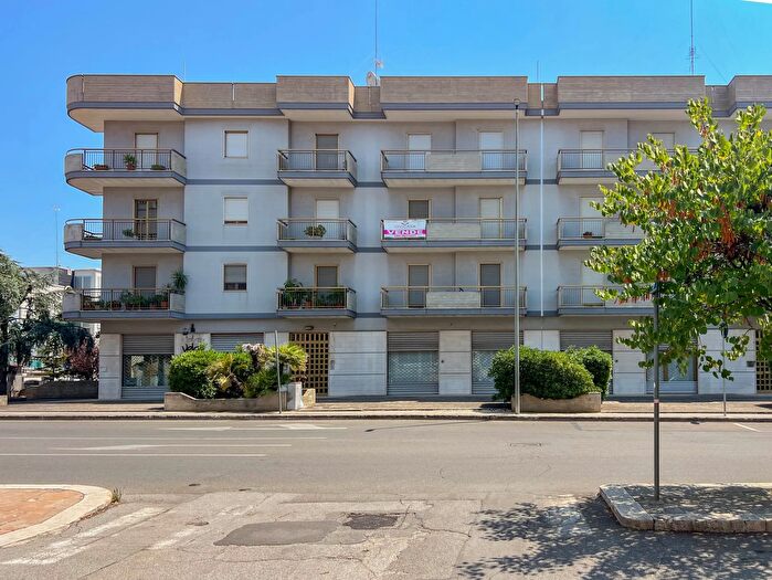 Appartamento trilocale in vendita in Via Castellana Putignano, Putignano