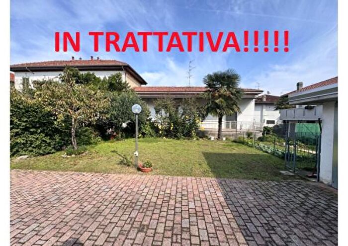 Casa trilocale in vendita in Via Reno, Lonate Pozzolo