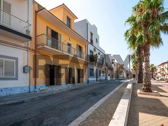 Casa con 8 locali in vendita in Santa Croce Camerina