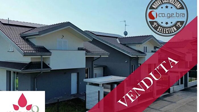 Casa quadrilocale in vendita in Via Monte Bianco Lazzate, Lazzate