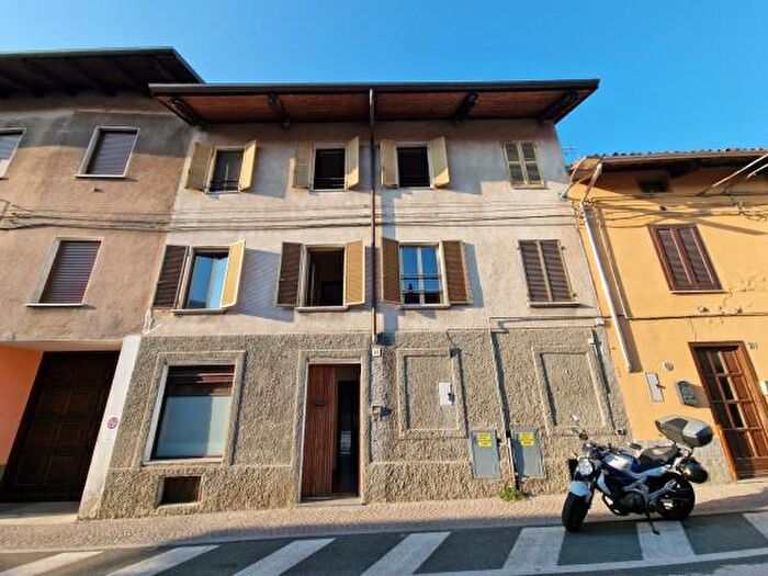 Casa con 6 locali in vendita in Via Somis, Strambino