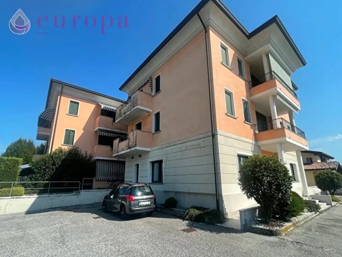 Appartamento trilocale in vendita in Via Vittorio Emanuele II, Prata Di Pordenone