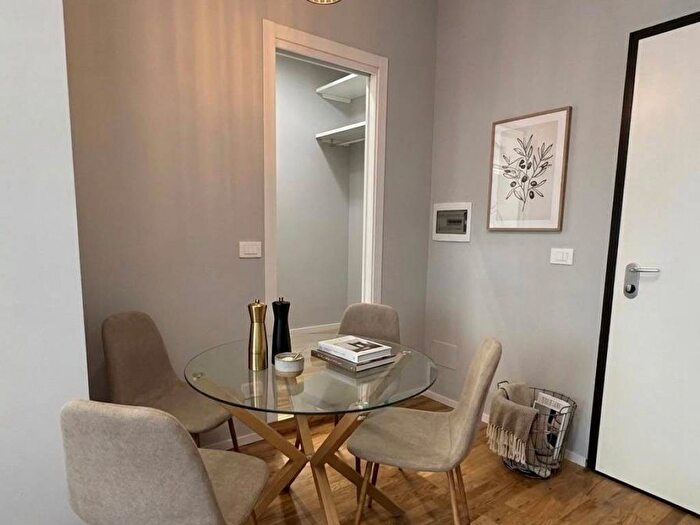 Appartamento trilocale in affitto in Via Ettore Troilo, Ascanio Sforza, Milano