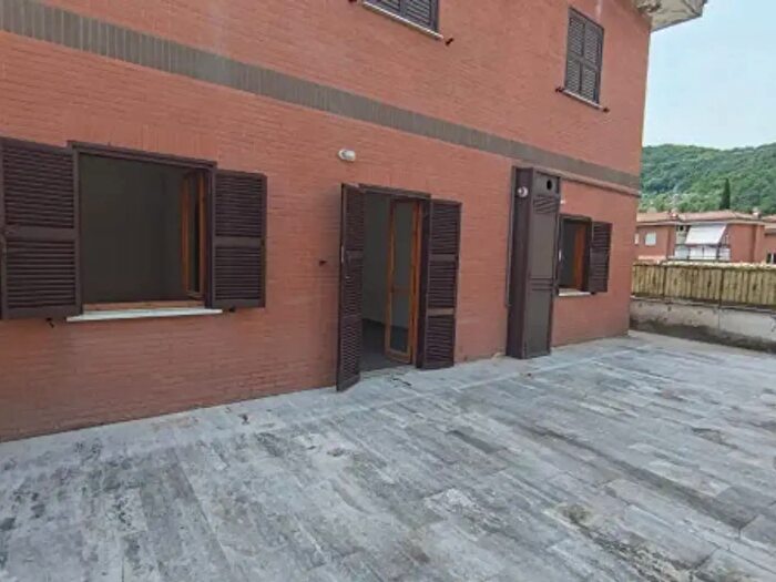 Appartamento quadrilocale in vendita in Via degli Acquedotti, Tivoli