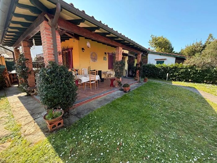 Casa quadrilocale in affitto in Pietrasanta