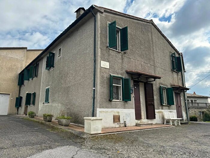 Appartamento con 5 locali in vendita in Via Oberdan, Sorano
