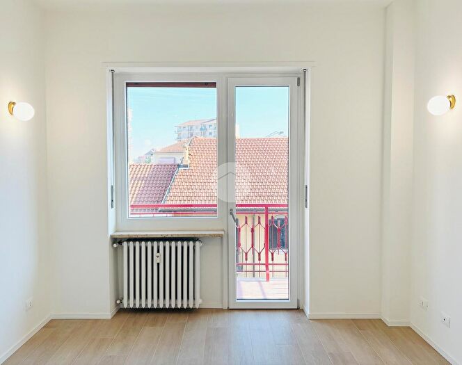 Appartamento trilocale in vendita in Via Venaria, Torino