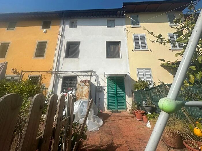 Casa quadrilocale in vendita in Via dei Bugni, Capannori