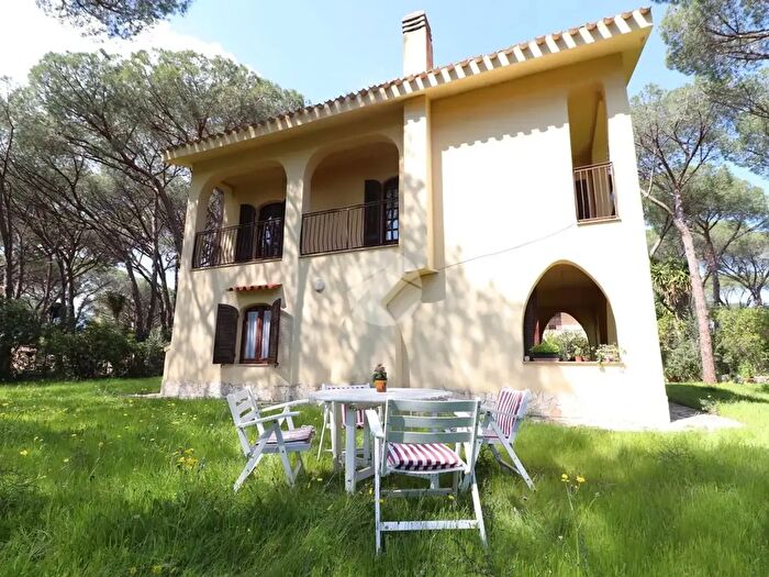 Casa con 5 locali in vendita in Via Saturno, Pula