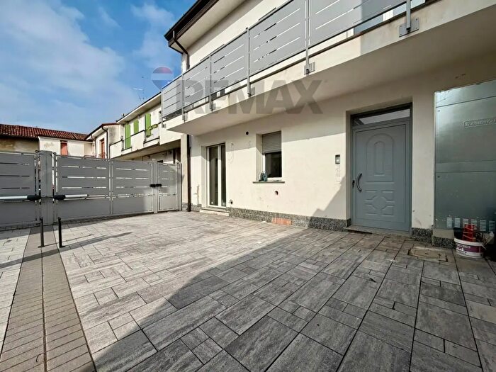 Appartamento trilocale in vendita in Viale Partigiani, Sant'Angelo Lodigiano