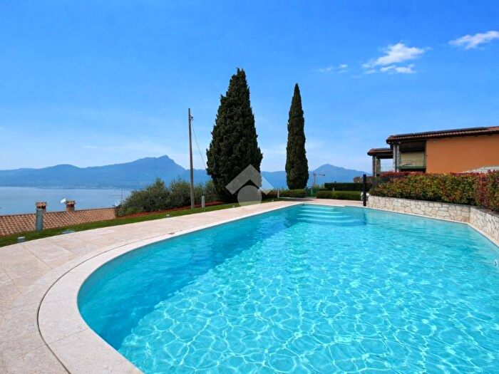 Appartamento trilocale in affitto in Località Chinet, Centro, Torri del Benaco