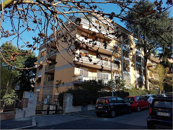 Appartamento trilocale in affitto in Via Bonaldo Stringher, Vigna Clara Vigna Stelluti, Roma