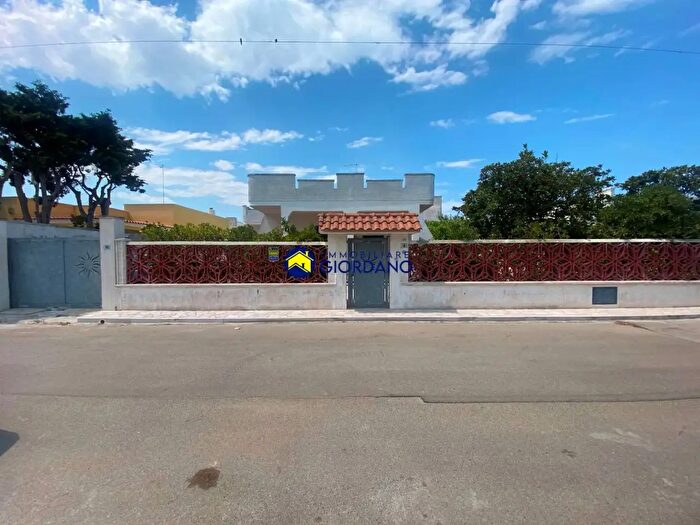 Casa con 5 locali in vendita in Via dello Storione, Squinzano