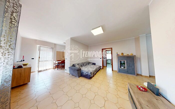 Appartamento quadrilocale in vendita in Via Merano, Volpiano