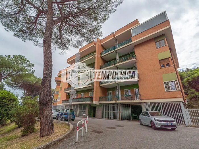 Appartamento trilocale in vendita in Via del Tempio degli Arvali d, Roma