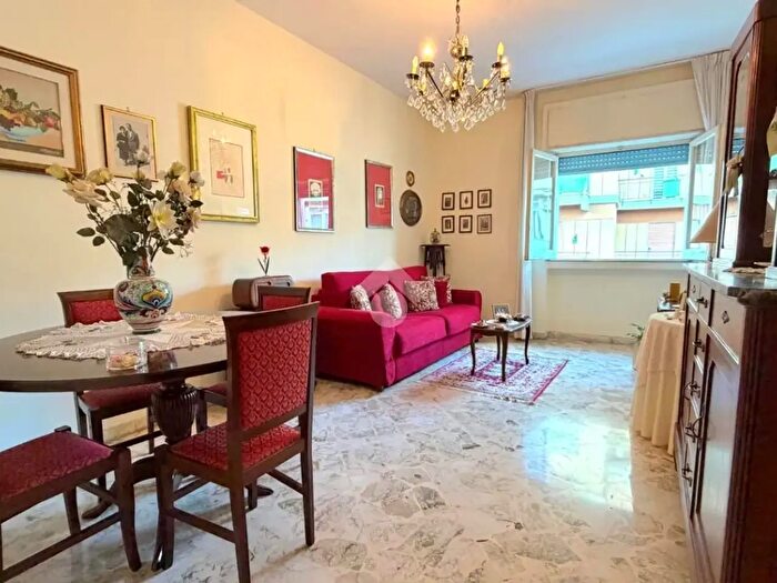Appartamento trilocale in vendita in Via Luca De Samuele Cagnazzi, Bari