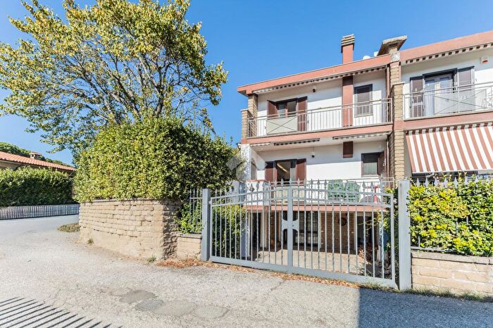 Casa con 6 locali in vendita in Via Giuseppe Gori, Sutri