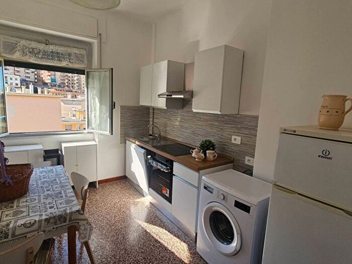 Appartamento quadrilocale in affitto in Via Napoli, Oregina, Genova