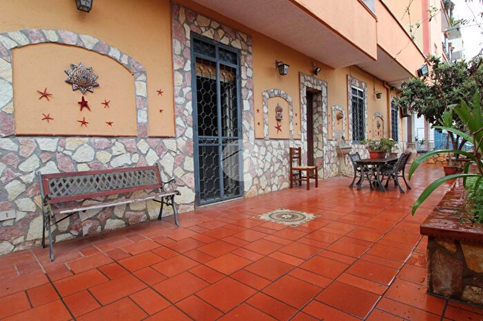 Casa con 7 locali in vendita in Via Bernini, Palermo