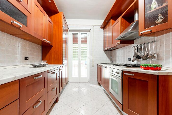 Appartamento trilocale in vendita in Via di Casalbertone, Roma