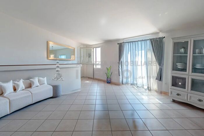 Appartamento quadrilocale in vendita in Via Padule, La Maddalena