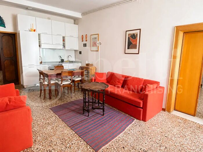 Appartamento bilocale in affitto in Cannaregio Campo De La Maddalena, Venezia