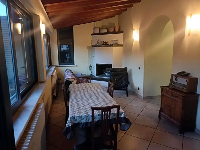 Appartamento con 11 locali in vendita in Carrara