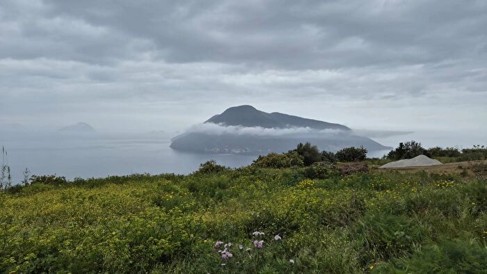 Casa trilocale in vendita in Via Calvano Snc, Lipari