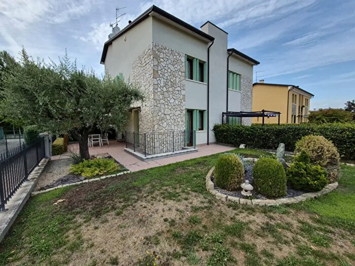Casa trilocale in vendita in Via Giovanni Paolo II, Sossano