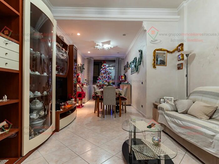 Appartamento con 5 locali in vendita in Siracusa