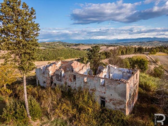 Casa con 6 locali in vendita in Via Mellicciano a Mengrano, San Miniato