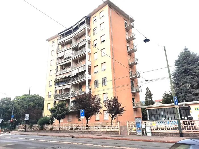 Appartamento quadrilocale in vendita in Via Genova, Torino